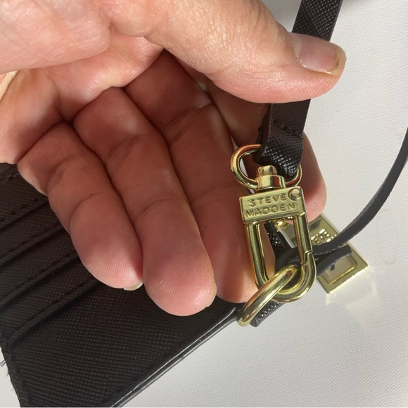 Steve Madden Black Zippered Four Card Wristlet w/Gold Hardware & Faux Gold Logo - Picture 5 of 16